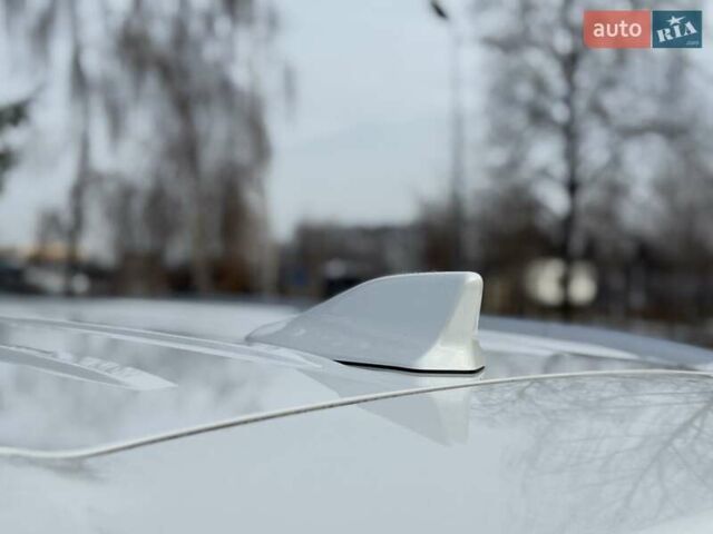 Белый Мицубиси Аутлендер, объемом двигателя 2 л и пробегом 45 тыс. км за 20200 $, фото 14 на Automoto.ua