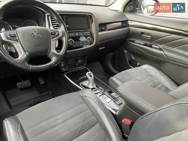 Білий Міцубісі Аутлендер, об'ємом двигуна 2 л та пробігом 118 тис. км за 17800 $, фото 39 на Automoto.ua