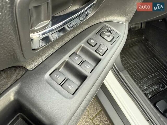 Белый Мицубиси Аутлендер, объемом двигателя 2 л и пробегом 45 тыс. км за 20200 $, фото 41 на Automoto.ua