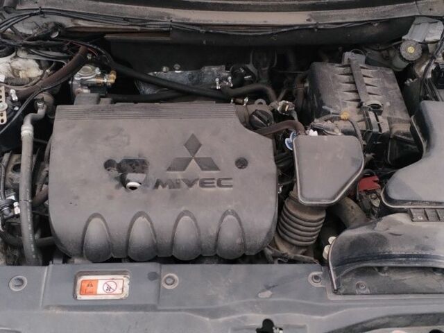 Белый Мицубиси Аутлендер, объемом двигателя 2.4 л и пробегом 122 тыс. км за 17400 $, фото 23 на Automoto.ua