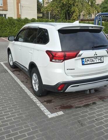 Мицубиси Аутлендер 2018 в Житомире на Automoto.ua Белый Мицубиси Аутлендер, объемом двигателя 2.36 л и пробегом 282 тыс. км за 15500 $, фото 7 на Automoto.ua