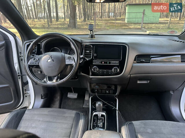 Белый Мицубиси Аутлендер, объемом двигателя 2.36 л и пробегом 114 тыс. км за 16999 $, фото 8 на Automoto.ua