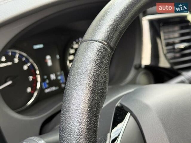 Белый Мицубиси Аутлендер, объемом двигателя 2 л и пробегом 45 тыс. км за 20200 $, фото 48 на Automoto.ua