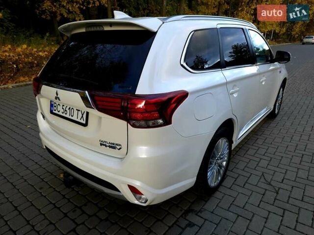 Мицубиси Аутлендер 2018 в Львове на Automoto.ua Белый Мицубиси Аутлендер, объемом двигателя 2 л и пробегом 177 тыс. км за 19950 $, фото 5 на Automoto.ua