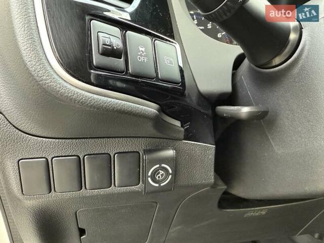 Белый Мицубиси Аутлендер, объемом двигателя 2 л и пробегом 45 тыс. км за 20200 $, фото 45 на Automoto.ua