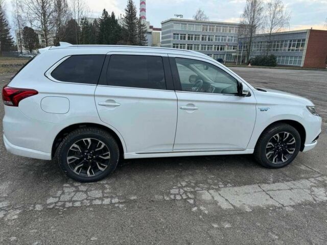 Білий Міцубісі Аутлендер, об'ємом двигуна 0 л та пробігом 130 тис. км за 17000 $, фото 2 на Automoto.ua