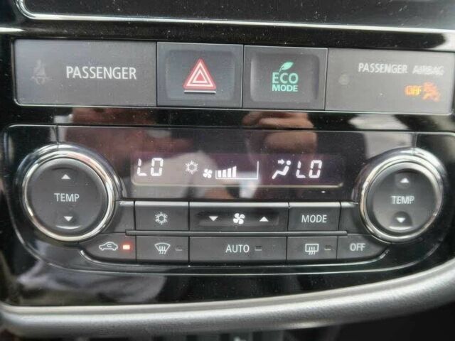 Білий Міцубісі Аутлендер, об'ємом двигуна 2 л та пробігом 44 тис. км за 12500 $, фото 12 на Automoto.ua