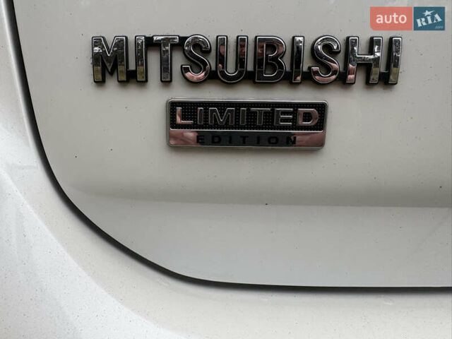 Белый Мицубиси Аутлендер, объемом двигателя 2.4 л и пробегом 130 тыс. км за 16200 $, фото 6 на Automoto.ua