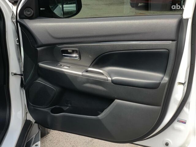 Білий Міцубісі Аутлендер, об'ємом двигуна 2.4 л та пробігом 101 тис. км за 14990 $, фото 16 на Automoto.ua