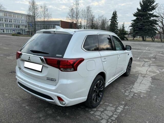 Білий Міцубісі Аутлендер, об'ємом двигуна 0 л та пробігом 130 тис. км за 17000 $, фото 3 на Automoto.ua