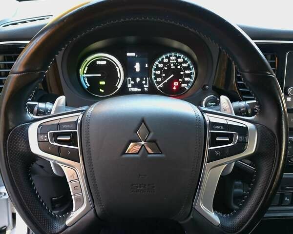 Мицубиси Аутлендер 2018 в Львове на Automoto.ua Белый Мицубиси Аутлендер, объемом двигателя 2 л и пробегом 177 тыс. км за 19950 $, фото 28 на Automoto.ua