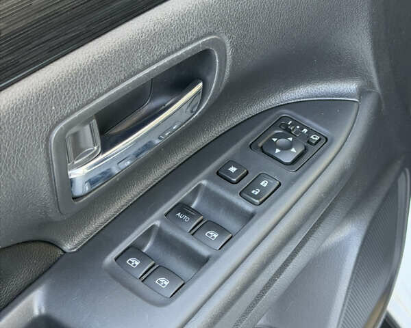 Белый Мицубиси Аутлендер, объемом двигателя 2.4 л и пробегом 91 тыс. км за 19199 $, фото 10 на Automoto.ua