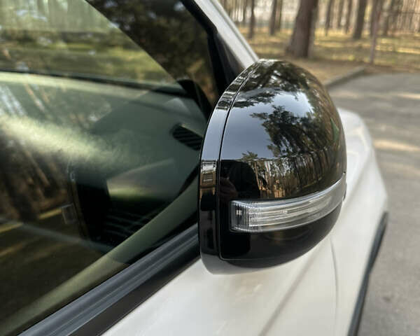 Белый Мицубиси Аутлендер, объемом двигателя 2.36 л и пробегом 114 тыс. км за 16999 $, фото 11 на Automoto.ua