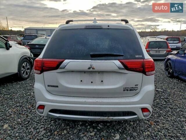 Білий Міцубісі Аутлендер, об'ємом двигуна 2 л та пробігом 117 тис. км за 4000 $, фото 2 на Automoto.ua