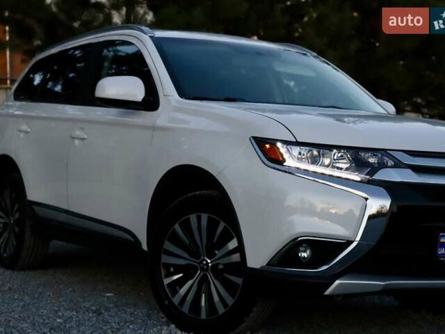 Міцубісі Аутлендер 2018 у Дрогобичі на Automoto.ua Білий Міцубісі Аутлендер, об'ємом двигуна 2.4 л та пробігом 59 тис. км за 17999 $, фото 19 на Automoto.ua