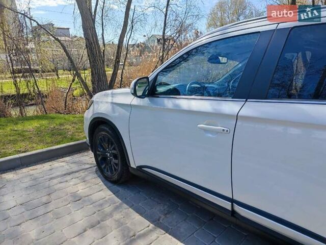 Белый Мицубиси Аутлендер, объемом двигателя 2.35 л и пробегом 99 тыс. км за 17500 $, фото 41 на Automoto.ua