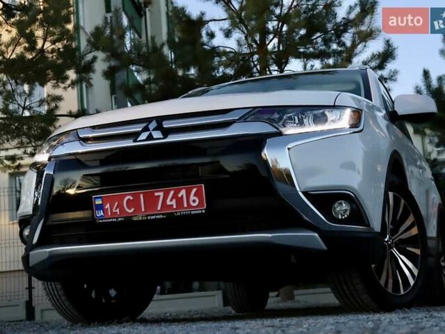 Міцубісі Аутлендер 2018 у Дрогобичі на Automoto.ua Білий Міцубісі Аутлендер, об'ємом двигуна 2.4 л та пробігом 59 тис. км за 17999 $, фото 23 на Automoto.ua