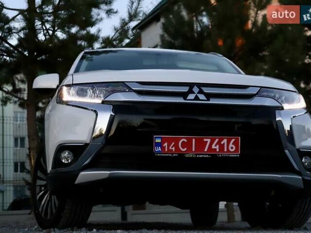 Міцубісі Аутлендер 2018 у Дрогобичі на Automoto.ua Білий Міцубісі Аутлендер, об'ємом двигуна 2.4 л та пробігом 59 тис. км за 17999 $, фото 22 на Automoto.ua
