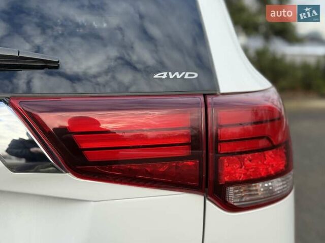 Белый Мицубиси Аутлендер, объемом двигателя 2 л и пробегом 45 тыс. км за 20200 $, фото 20 на Automoto.ua