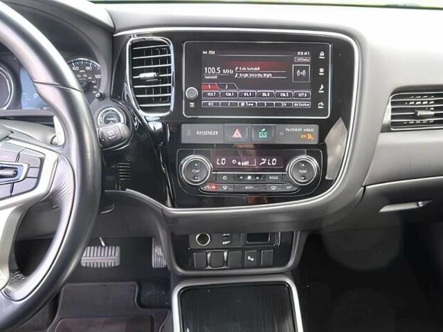 Білий Міцубісі Аутлендер, об'ємом двигуна 2 л та пробігом 43 тис. км за 5000 $, фото 10 на Automoto.ua