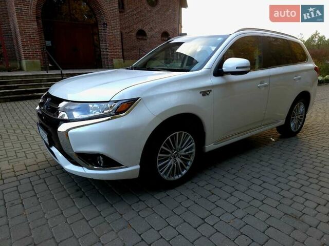 Мицубиси Аутлендер 2018 в Львове на Automoto.ua Белый Мицубиси Аутлендер, объемом двигателя 2 л и пробегом 177 тыс. км за 19950 $, фото 13 на Automoto.ua