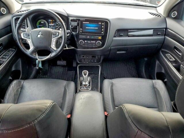 Белый Мицубиси Аутлендер, объемом двигателя 2 л и пробегом 73 тыс. км за 4000 $, фото 7 на Automoto.ua