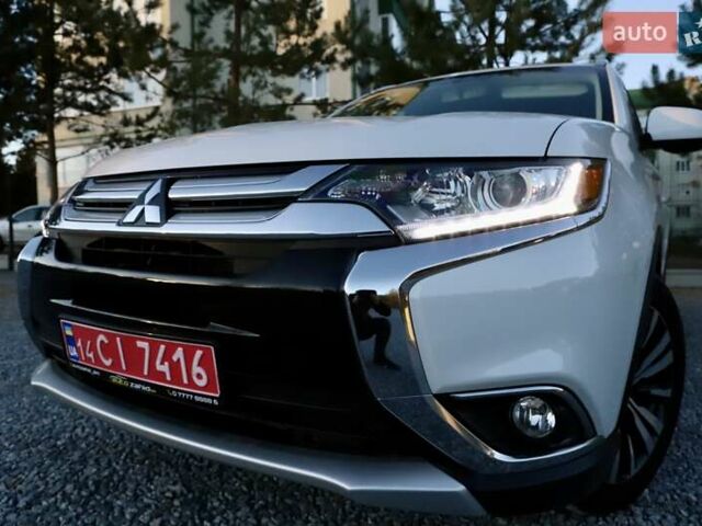 Міцубісі Аутлендер 2018 у Дрогобичі на Automoto.ua Білий Міцубісі Аутлендер, об'ємом двигуна 2.4 л та пробігом 59 тис. км за 17999 $, фото 24 на Automoto.ua
