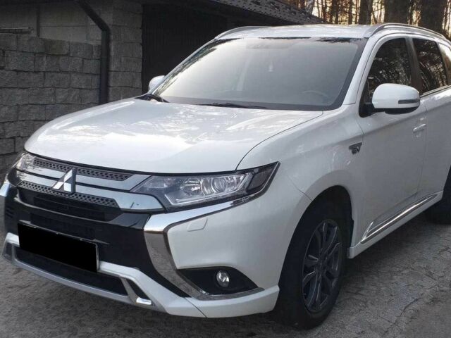 Білий Міцубісі Аутлендер, об'ємом двигуна 2.4 л та пробігом 45 тис. км за 12000 $, фото 2 на Automoto.ua