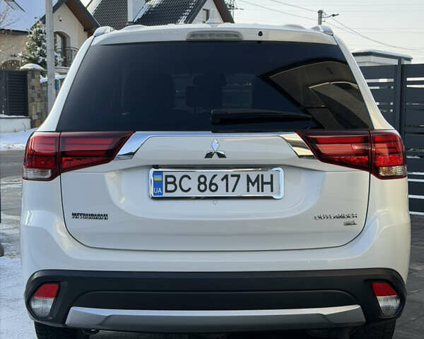 Белый Мицубиси Аутлендер, объемом двигателя 2.4 л и пробегом 91 тыс. км за 19199 $, фото 2 на Automoto.ua