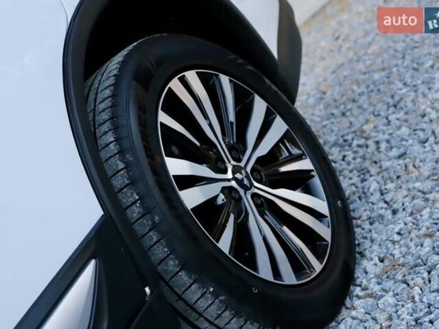 Міцубісі Аутлендер 2018 у Дрогобичі на Automoto.ua Білий Міцубісі Аутлендер, об'ємом двигуна 2.4 л та пробігом 59 тис. км за 17999 $, фото 30 на Automoto.ua