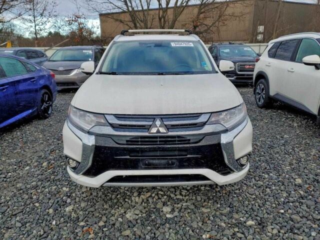 Белый Мицубиси Аутлендер, объемом двигателя 2 л и пробегом 73 тыс. км за 4000 $, фото 5 на Automoto.ua