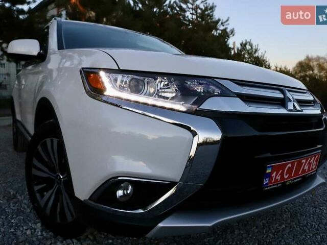 Міцубісі Аутлендер 2018 у Дрогобичі на Automoto.ua Білий Міцубісі Аутлендер, об'ємом двигуна 2.4 л та пробігом 59 тис. км за 17999 $, фото 21 на Automoto.ua