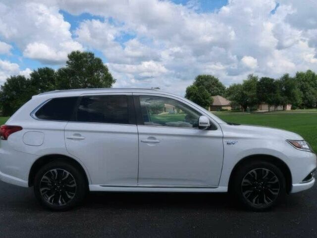 Білий Міцубісі Аутлендер, об'ємом двигуна 2 л та пробігом 44 тис. км за 12500 $, фото 6 на Automoto.ua