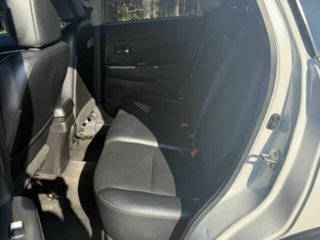 Міцубісі Аутлендер 2018 у Полтаві на Automoto.ua Білий Міцубісі Аутлендер, об'ємом двигуна 2.4 л та пробігом 50 тис. км за 10500 $, фото 11 на Automoto.ua