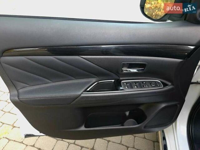 Мицубиси Аутлендер 2018 в Львове на Automoto.ua Белый Мицубиси Аутлендер, объемом двигателя 2 л и пробегом 177 тыс. км за 19950 $, фото 29 на Automoto.ua