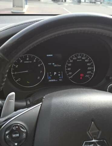 Мицубиси Аутлендер 2018 в Житомире на Automoto.ua Белый Мицубиси Аутлендер, объемом двигателя 2.36 л и пробегом 282 тыс. км за 15500 $, фото 9 на Automoto.ua