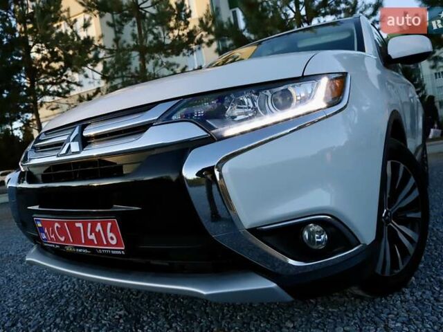 Міцубісі Аутлендер 2018 у Дрогобичі на Automoto.ua Білий Міцубісі Аутлендер, об'ємом двигуна 2.4 л та пробігом 59 тис. км за 17999 $, фото 31 на Automoto.ua