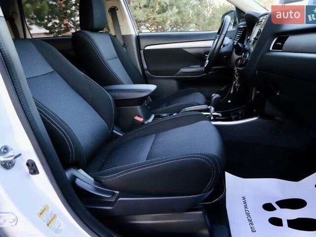 Міцубісі Аутлендер 2018 у Дрогобичі на Automoto.ua Білий Міцубісі Аутлендер, об'ємом двигуна 2.4 л та пробігом 59 тис. км за 17999 $, фото 47 на Automoto.ua