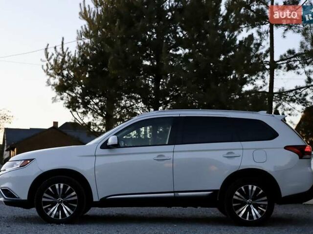 Міцубісі Аутлендер 2018 у Дрогобичі на Automoto.ua Білий Міцубісі Аутлендер, об'ємом двигуна 2.4 л та пробігом 59 тис. км за 17999 $, фото 7 на Automoto.ua