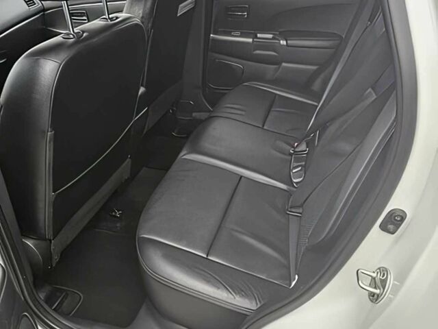 Білий Міцубісі Аутлендер, об'ємом двигуна 2.4 л та пробігом 30 тис. км за 10500 $, фото 10 на Automoto.ua