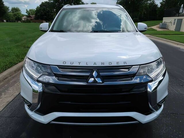 Білий Міцубісі Аутлендер, об'ємом двигуна 2 л та пробігом 43 тис. км за 5000 $, фото 1 на Automoto.ua