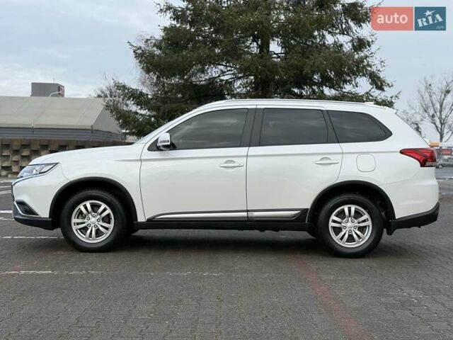 Белый Мицубиси Аутлендер, объемом двигателя 2 л и пробегом 45 тыс. км за 20200 $, фото 9 на Automoto.ua