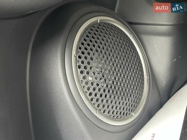 Белый Мицубиси Аутлендер, объемом двигателя 2.36 л и пробегом 112 тыс. км за 21500 $, фото 12 на Automoto.ua