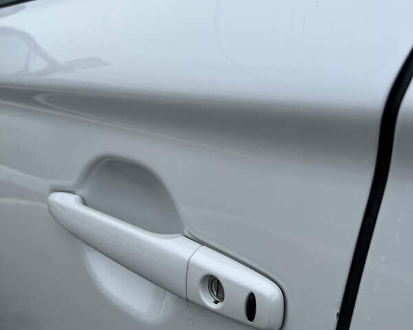 Білий Міцубісі Аутлендер, об'ємом двигуна 2 л та пробігом 191 тис. км за 18800 $, фото 8 на Automoto.ua