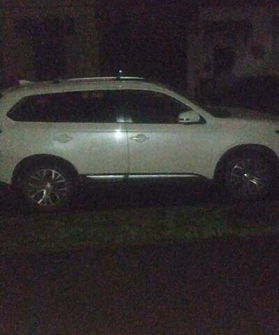 Білий Міцубісі Аутлендер, об'ємом двигуна 2.36 л та пробігом 50 тис. км за 27000 $, фото 3 на Automoto.ua