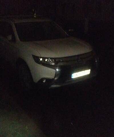 Білий Міцубісі Аутлендер, об'ємом двигуна 2.36 л та пробігом 50 тис. км за 27000 $, фото 1 на Automoto.ua