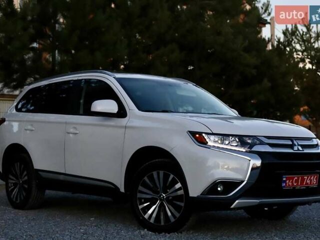 Міцубісі Аутлендер 2018 у Дрогобичі на Automoto.ua Білий Міцубісі Аутлендер, об'ємом двигуна 2.4 л та пробігом 59 тис. км за 17999 $, фото 8 на Automoto.ua