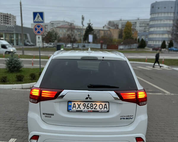 Білий Міцубісі Аутлендер, об'ємом двигуна 2 л та пробігом 191 тис. км за 18800 $, фото 5 на Automoto.ua