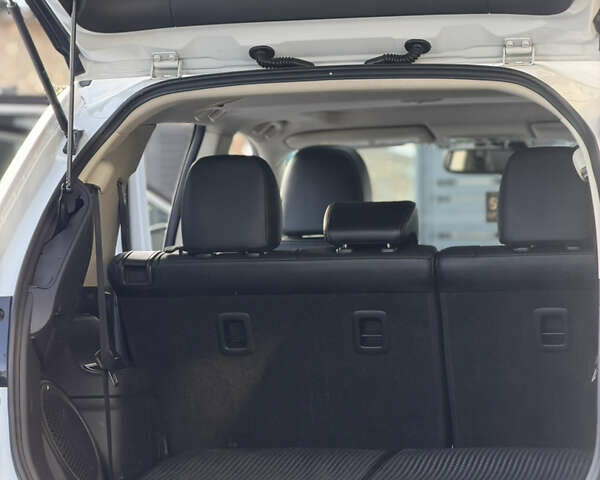 Белый Мицубиси Аутлендер, объемом двигателя 2.4 л и пробегом 91 тыс. км за 19199 $, фото 19 на Automoto.ua