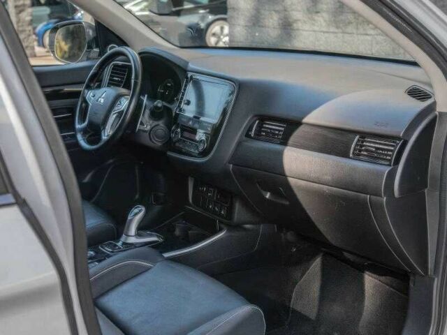 Белый Мицубиси Аутлендер, объемом двигателя 2 л и пробегом 89 тыс. км за 8500 $, фото 16 на Automoto.ua